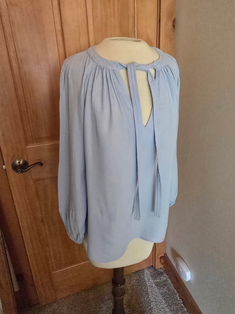 ANTONIO MELANI Light Blue Tie-Neck Peasant Blouse Size LARGE